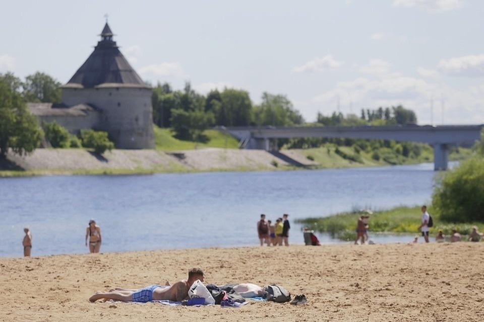 Вода на городском пляже Великих Лук не соответствует требованиям СанПиН
