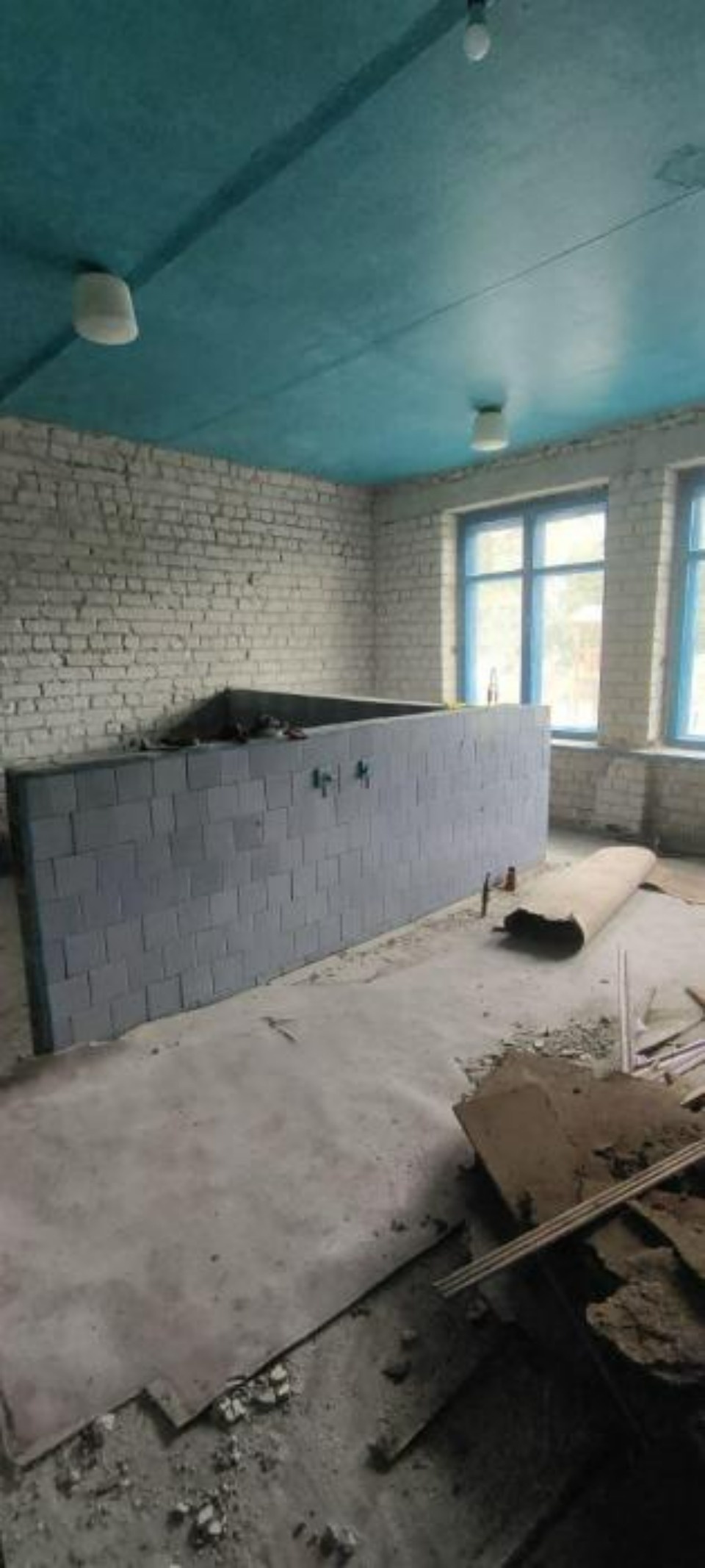 Псковские специалисты ремонтируют детский сад в Геническе Херсонской области