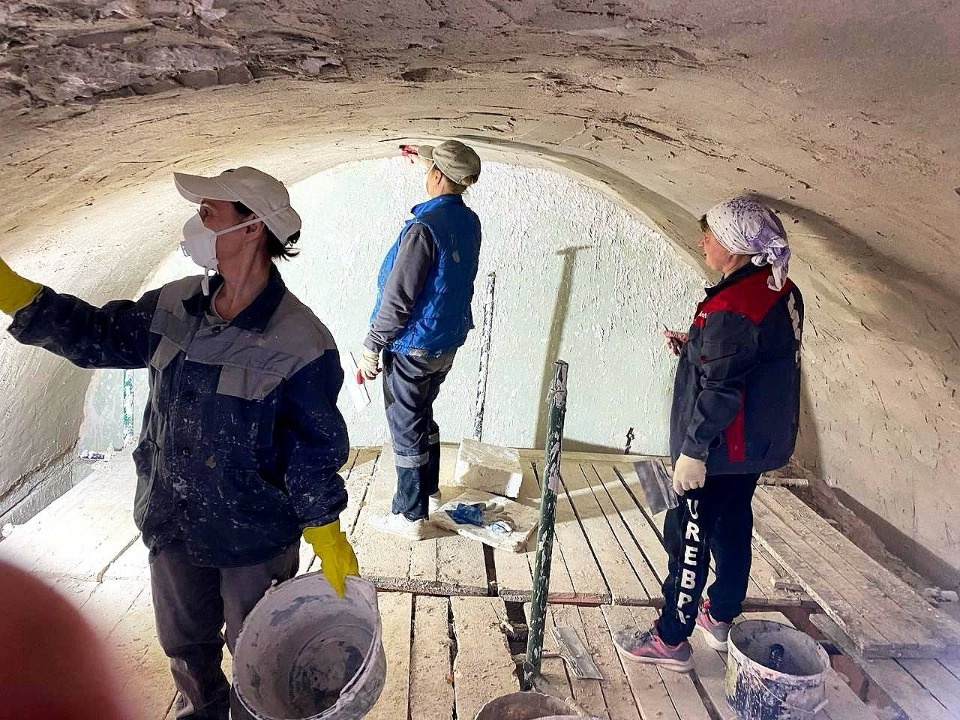 Реставрация Серафимовского придела продолжается в Троицком соборе Псковского кремля Реставрация Серафимовского придела продолжается в Троицком соборе Псковского кремля