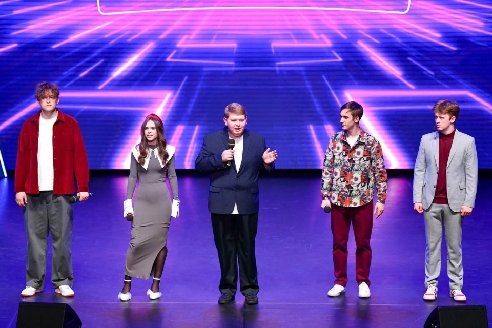 Псковская команда «Хочу погладить» вышла в полуфинал лиги КВН «Молодёжь Москвы»