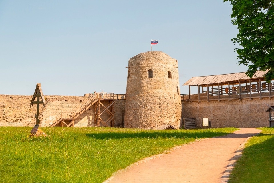 13 и 14 июня изменится порядок прохода в Изборскую крепость 