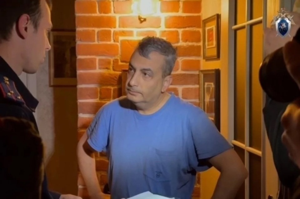 Псковского иноагента Льва Шлосберга отправили под домашний арест на два месяца