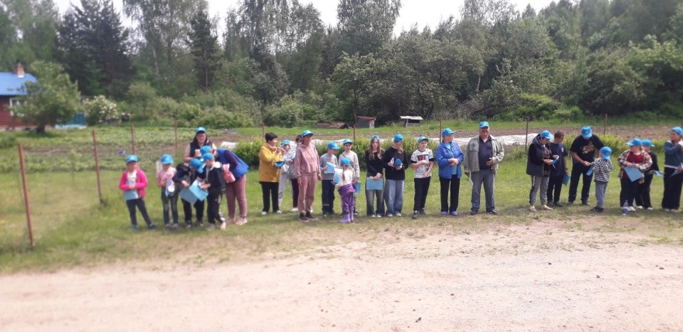 Более 50 мешков с мусором собрали с берегов озера Тиглицы в Печорском районе