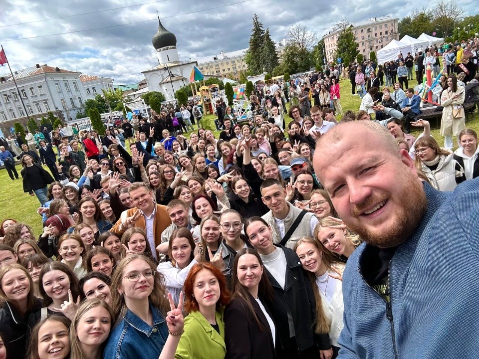 В Пскове проходит общегородской праздник для выпускников
