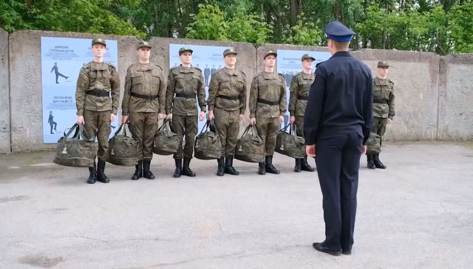 Восемь псковских призывников пополнили ряды элитного Президентского полка ФСО России Восемь псковских призывников пополнили ряды элитного Президентского полка ФСО России