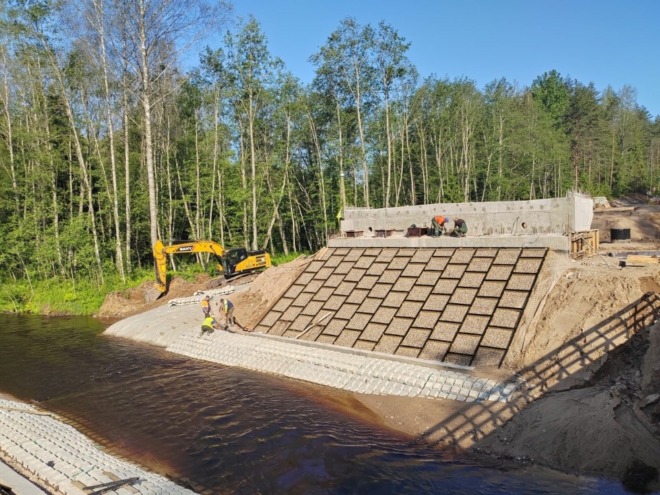Дороги, ведущие к заказнику «Ремдовский» и Полистовскому заповеднику, ремонтируют в Псковской области