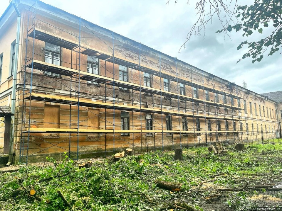 В Пскове началась подготовка к реставрации здания бывшей духовной семинарии