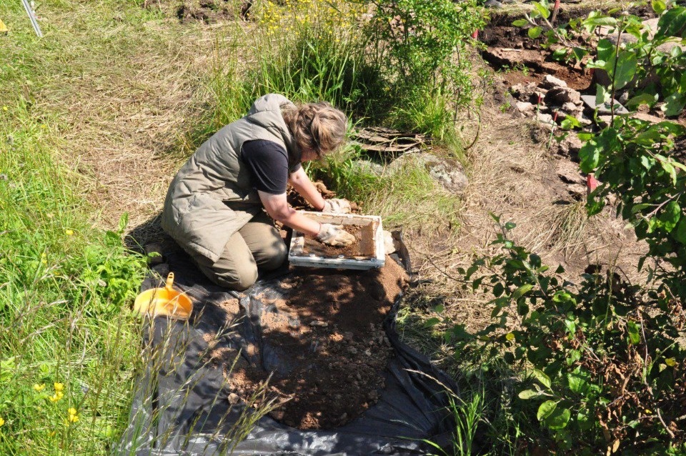 Завершены работы на могильнике на Ворониной горе у Старого Изборска Завершены работы на могильнике на Ворониной горе у Старого Изборска