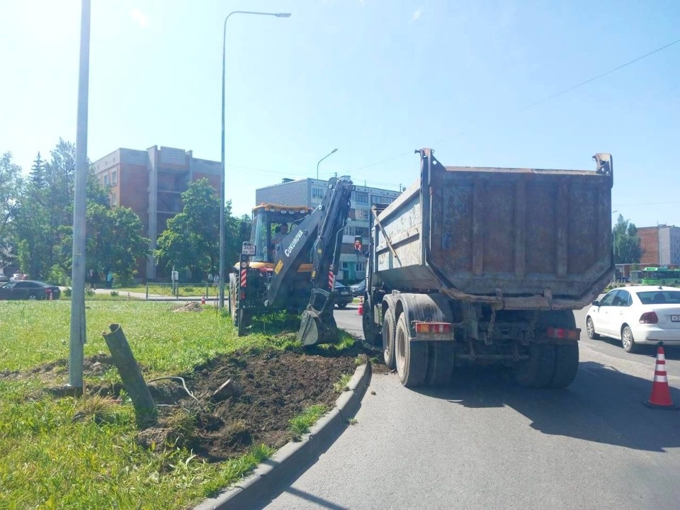 Стартовали ремонтные работы на круговом движении по улице Инженерной в Пскове 