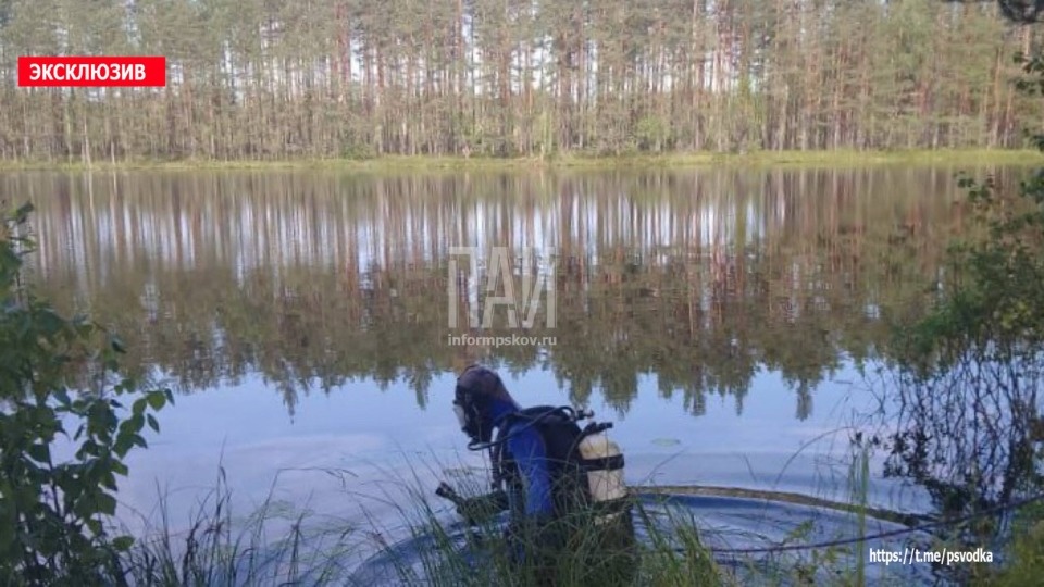 Тело утонувшего мужчины достали из озера в Гдовском районе