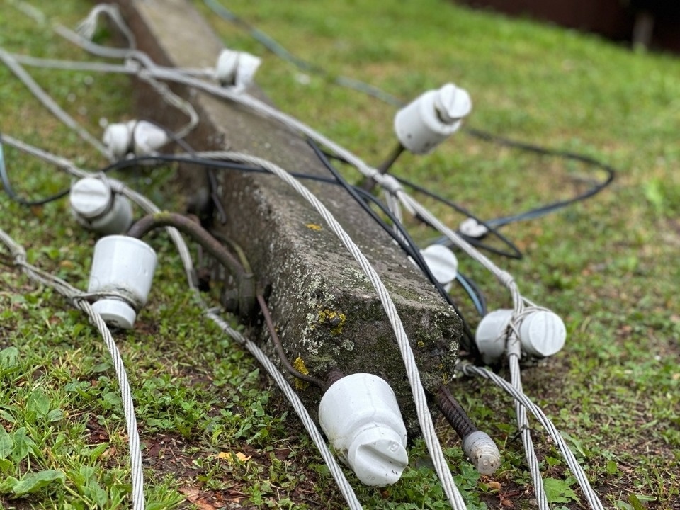 9 500 жителей Псковской области остаются без света из-за урагана 9 500 жителей Псковской области остаются без света из-за урагана