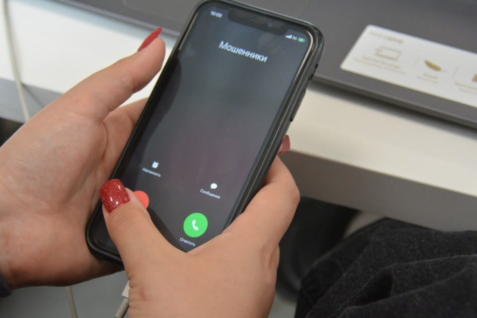 Более 1,5 млн рублей украли мошенники у псковичей 