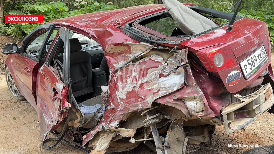 Водителя госпитализировали в результате аварии в Печорском районе 