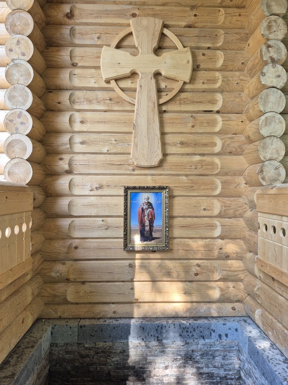 Никольскую часовню освятили в Изборске Никольскую часовню освятили в Изборске