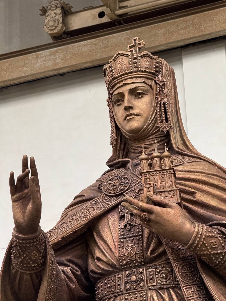 Михаил Ведерников: Скульптура Княгини Ольги готова к установке на площади перед аэропортом Михаил Ведерников: Скульптура Княгини Ольги готова к установке на площади перед аэропортом