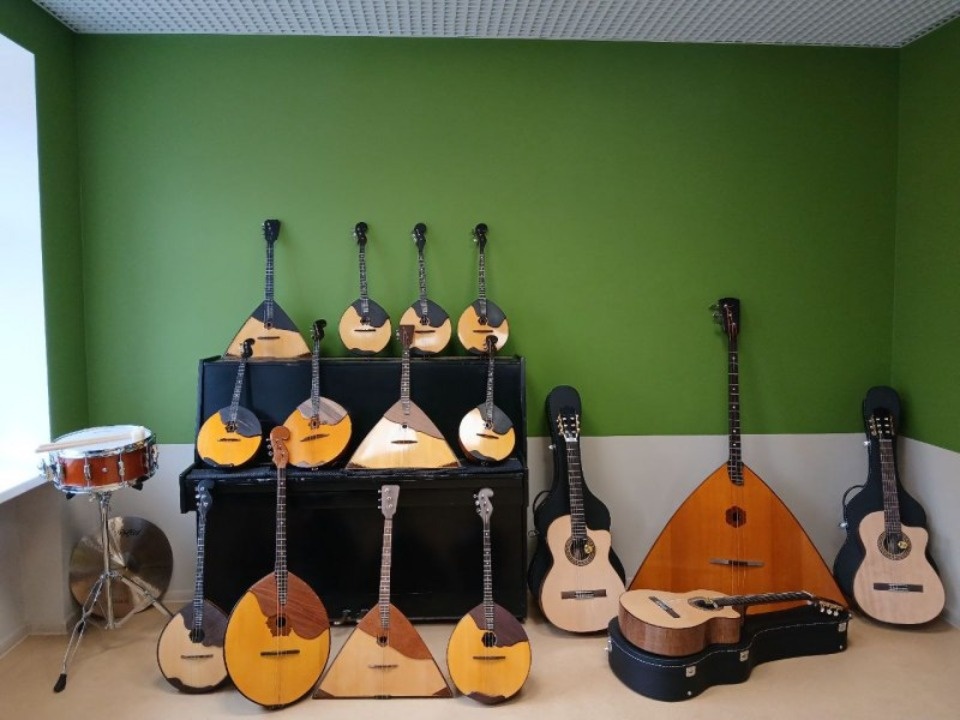 Детская школа искусств в Печорах получила по нацпроекту 17 музыкальных инструментов