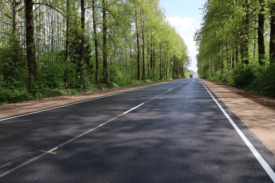 В Псковской области по нацпроекту продолжают ремонтировать три дороги