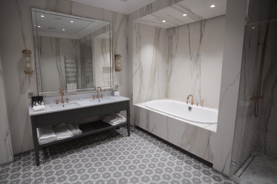 Первый пятизвездочный Первый пятизвездочный