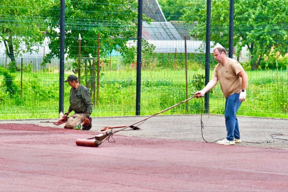 Три общественных территории благоустраивают в Псковском районе в рамках программы ФКГС