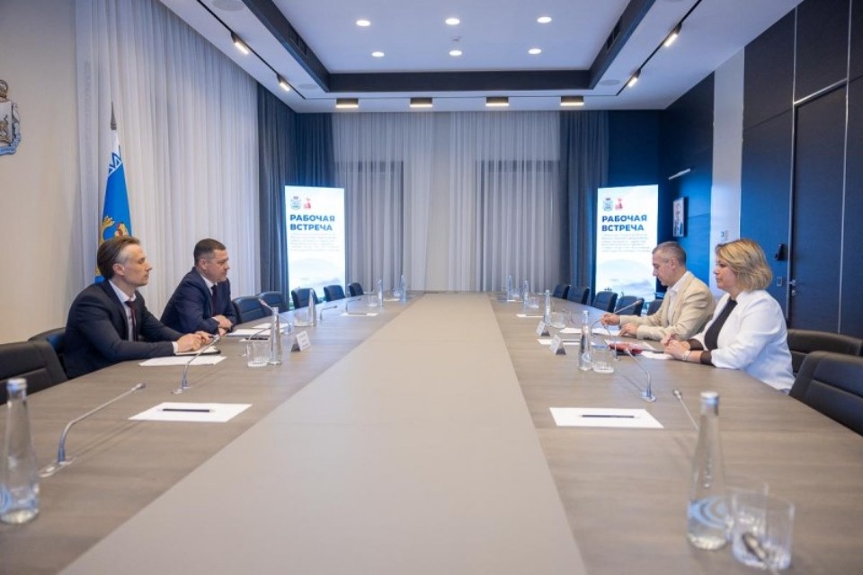 Михаил Ведерников и Александр Логинов обсудили развитие цифровизации в Псковской области