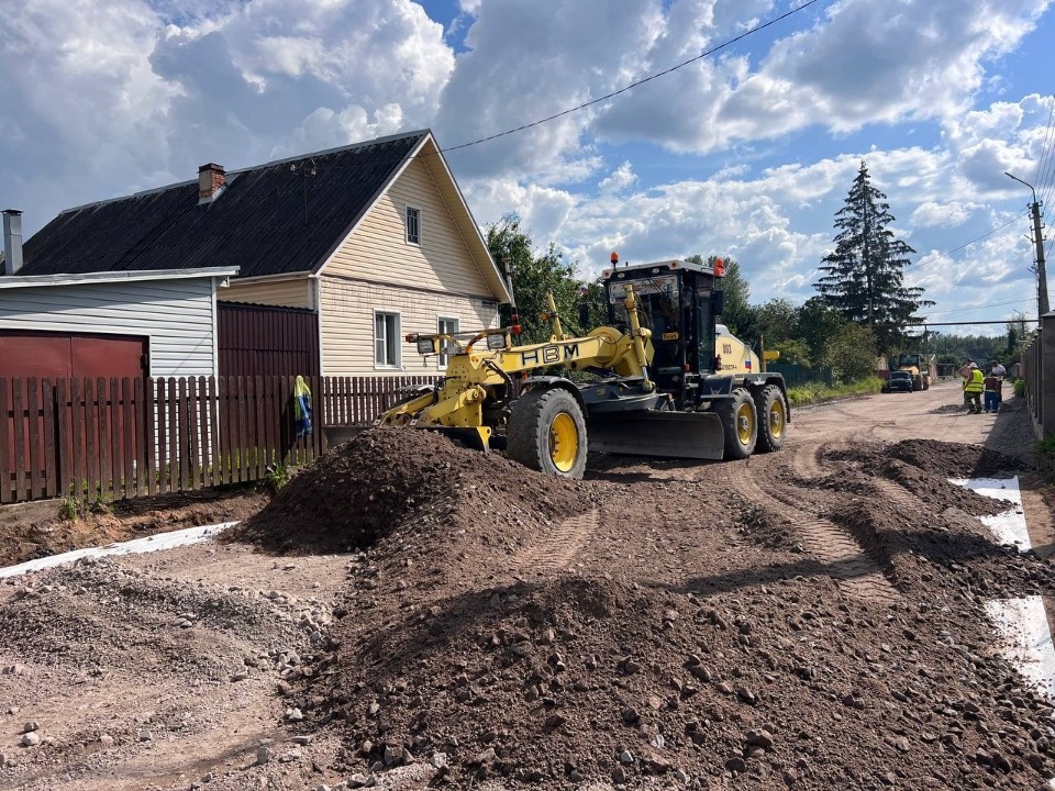 В псковских Шабанах выполнили большую часть работ по капремонту улично-дорожной сети 