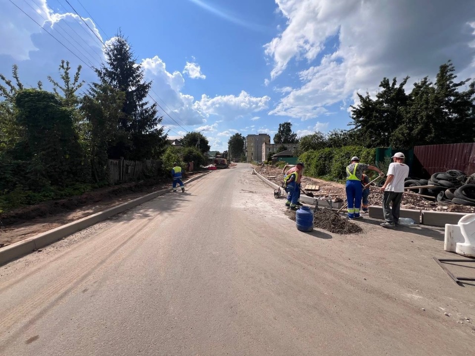 В псковских Шабанах выполнили большую часть работ по капремонту улично-дорожной сети 