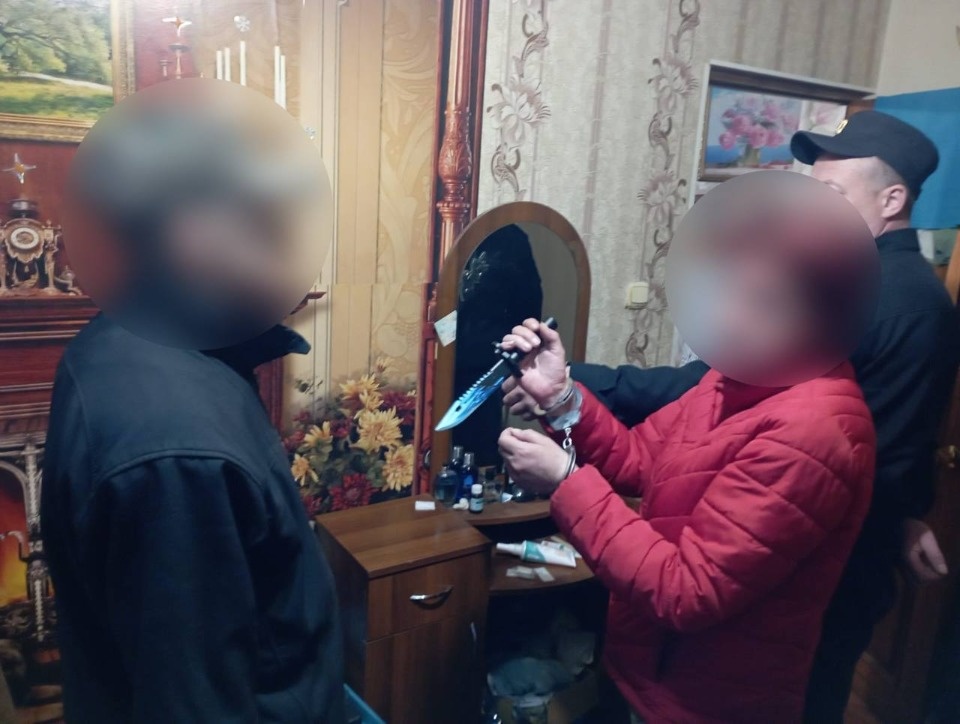 Жительница Дновского района, зарезавшая своего мужа, предстанет перед судом Жительница Дновского района, зарезавшая своего мужа, предстанет перед судом