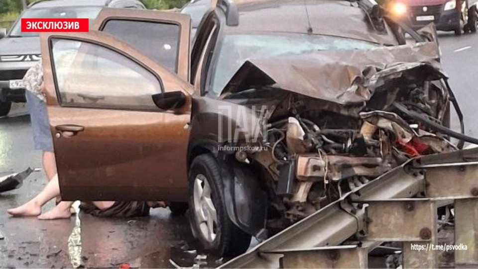 Две девочки госпитализированы в результате аварии в Стругокрасненском районе