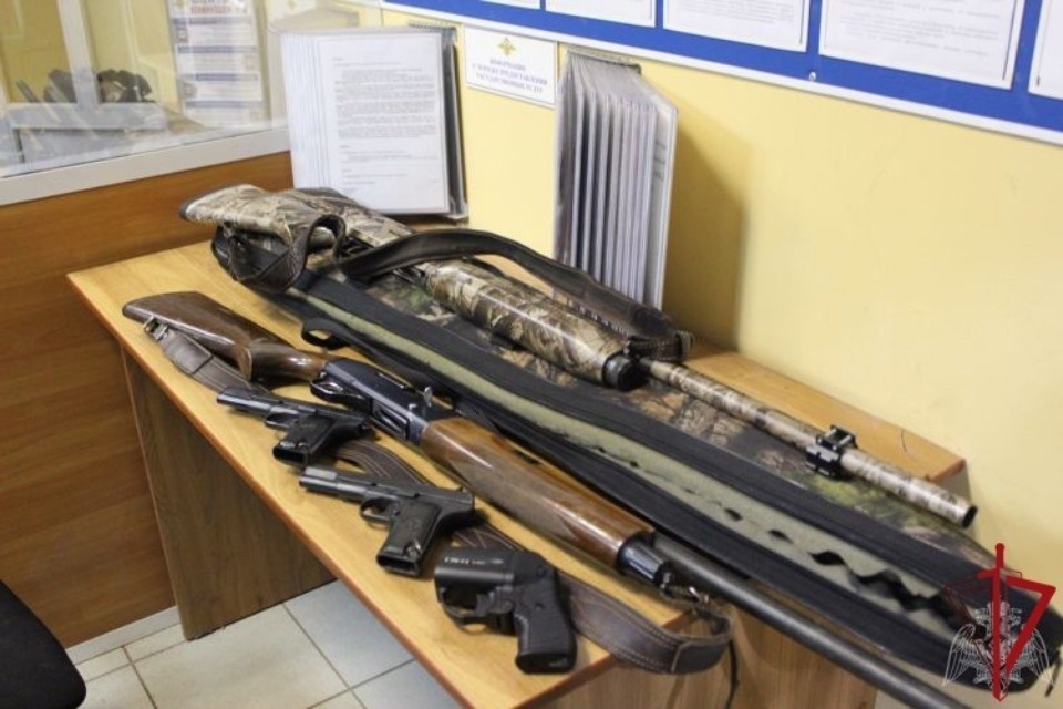 Еще более 10 единиц оружия изъяли псковские росгвардейцы за неделю Еще более 10 единиц оружия изъяли псковские росгвардейцы за неделю