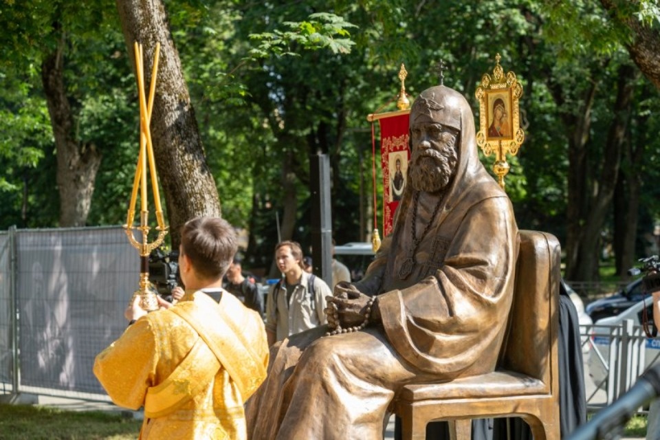 В Пскове торжественно открыли памятник патриарху Тихону (Беллавину) В Пскове торжественно открыли памятник патриарху Тихону (Беллавину)