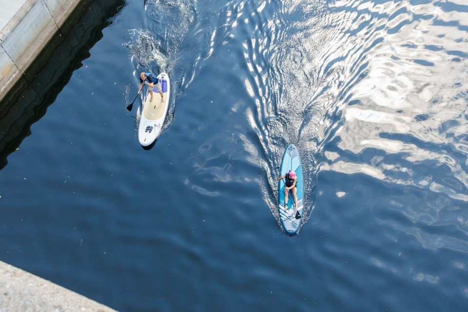 В Пскове в День физкультурника пройдет вечерний заплыв сапов