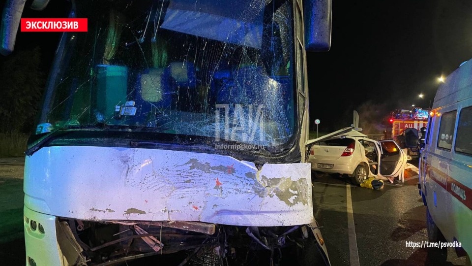 Три человека и собака погибли в ДТП с междугородним автобусом на выезде из Острова