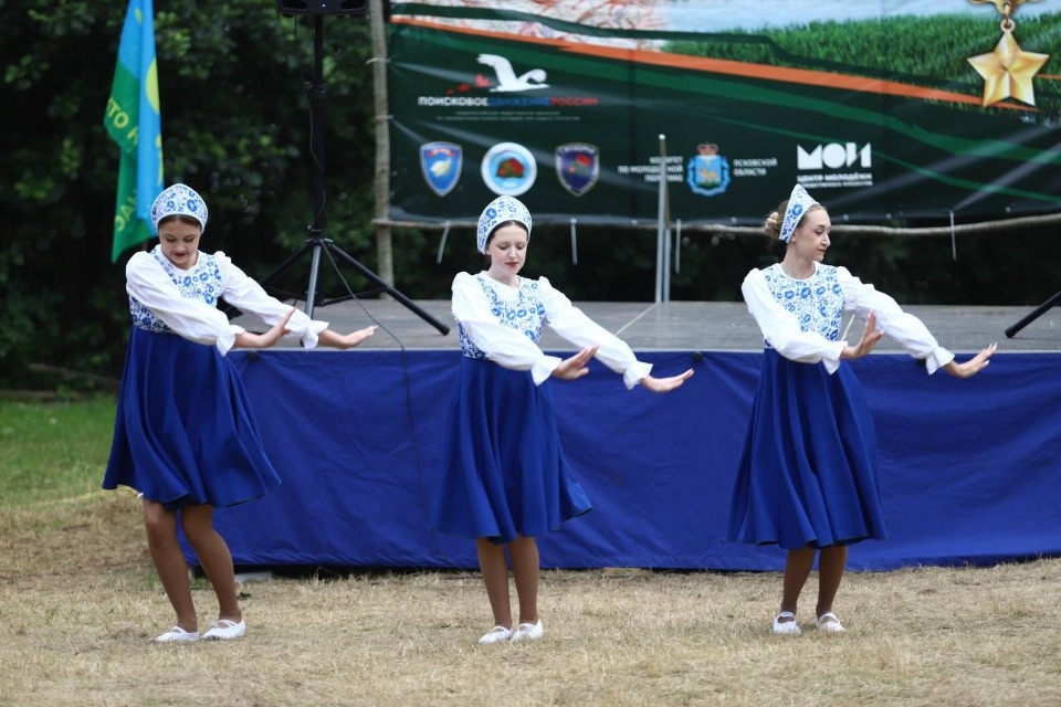 В Невельском районе прошел полевой концерт для участников «Вахты Памяти» В Невельском районе прошел полевой концерт для участников «Вахты Памяти»