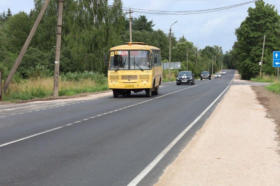 В Стругокрасненском районе обновили дорогу Цапелька – Новоселье – Струги Красные – Плюсса В Стругокрасненском районе обновили дорогу Цапелька – Новоселье – Струги Красные – Плюсса