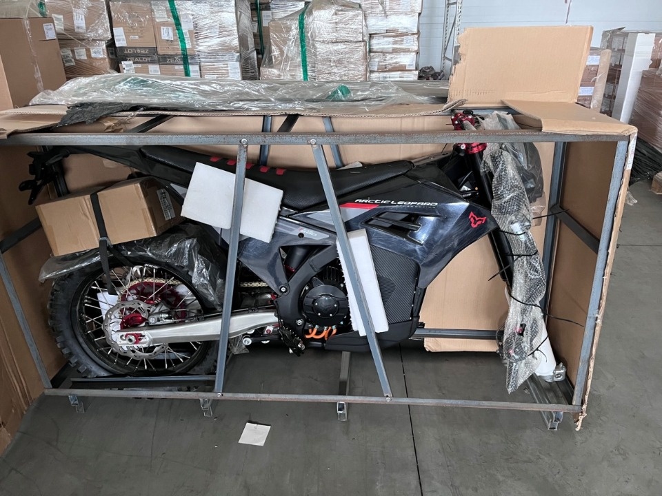 Псковские таможенники передали на нужды СВО цифровые камеры, квадрокоптеры и мотоциклы