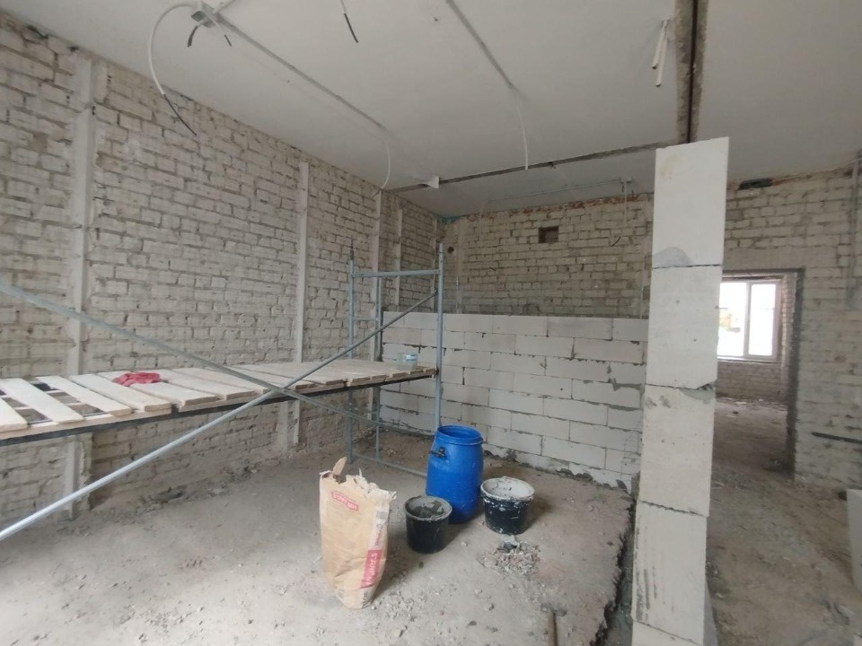 Псковские строители занимаются перепланировкой детского сада в херсонском Геническе