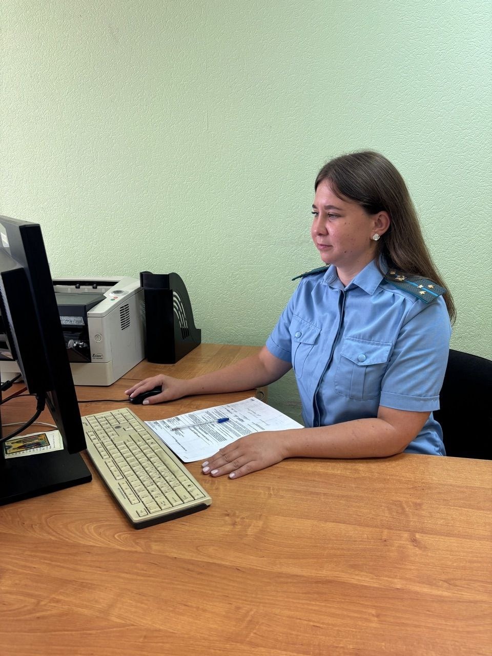 Великолукский кладовщик незаконно обогатилась с помощью служебных заявок