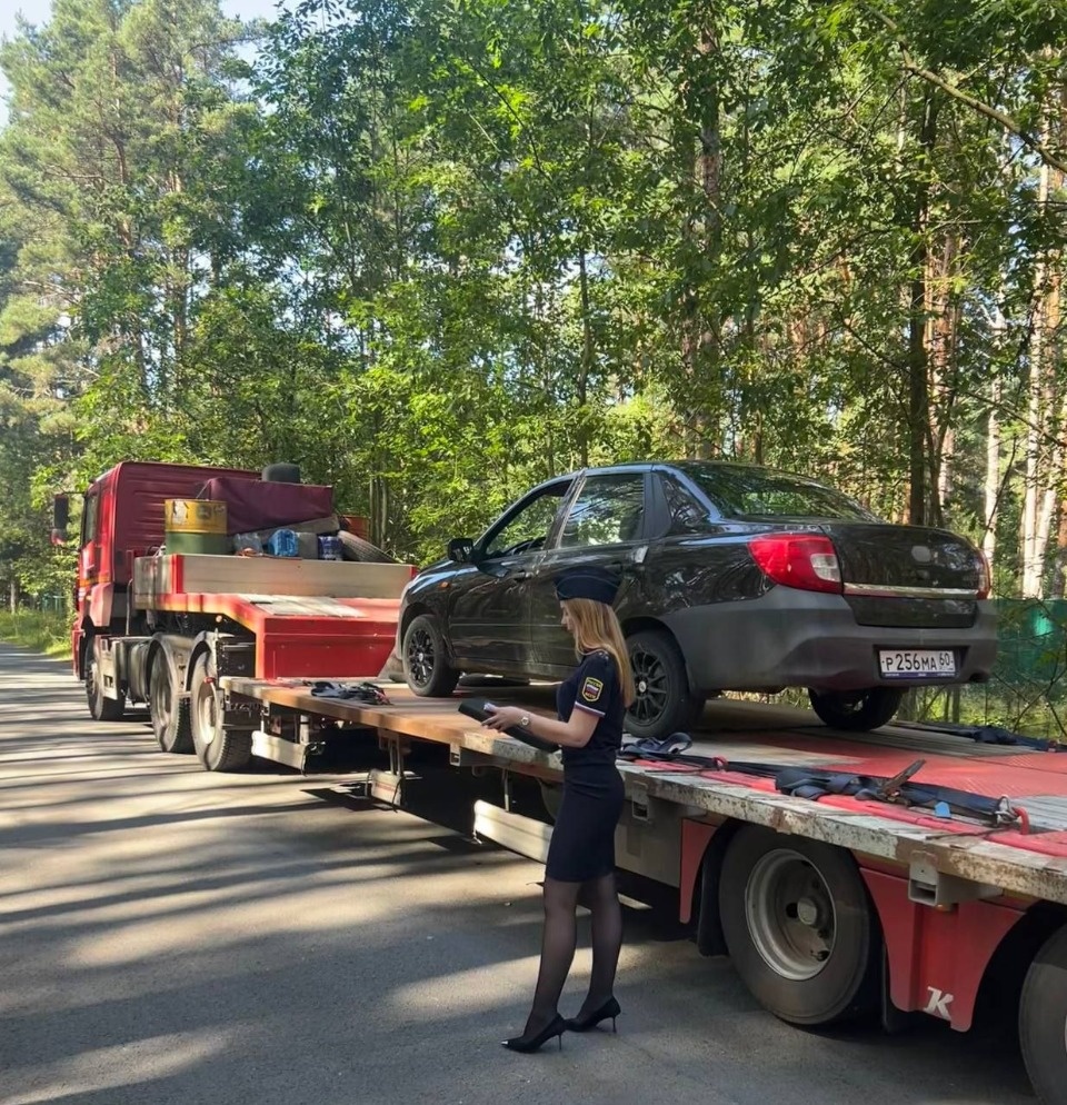 Судебные приставы передали Минобороны автомобиль, изъятый у псковички 