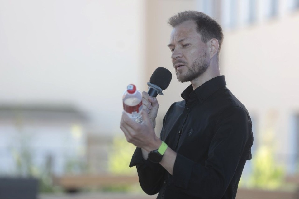 «Титан-Полимер» открыл в центре Пскова благоустроенное пространство и дал старт научно-популярному лекторию