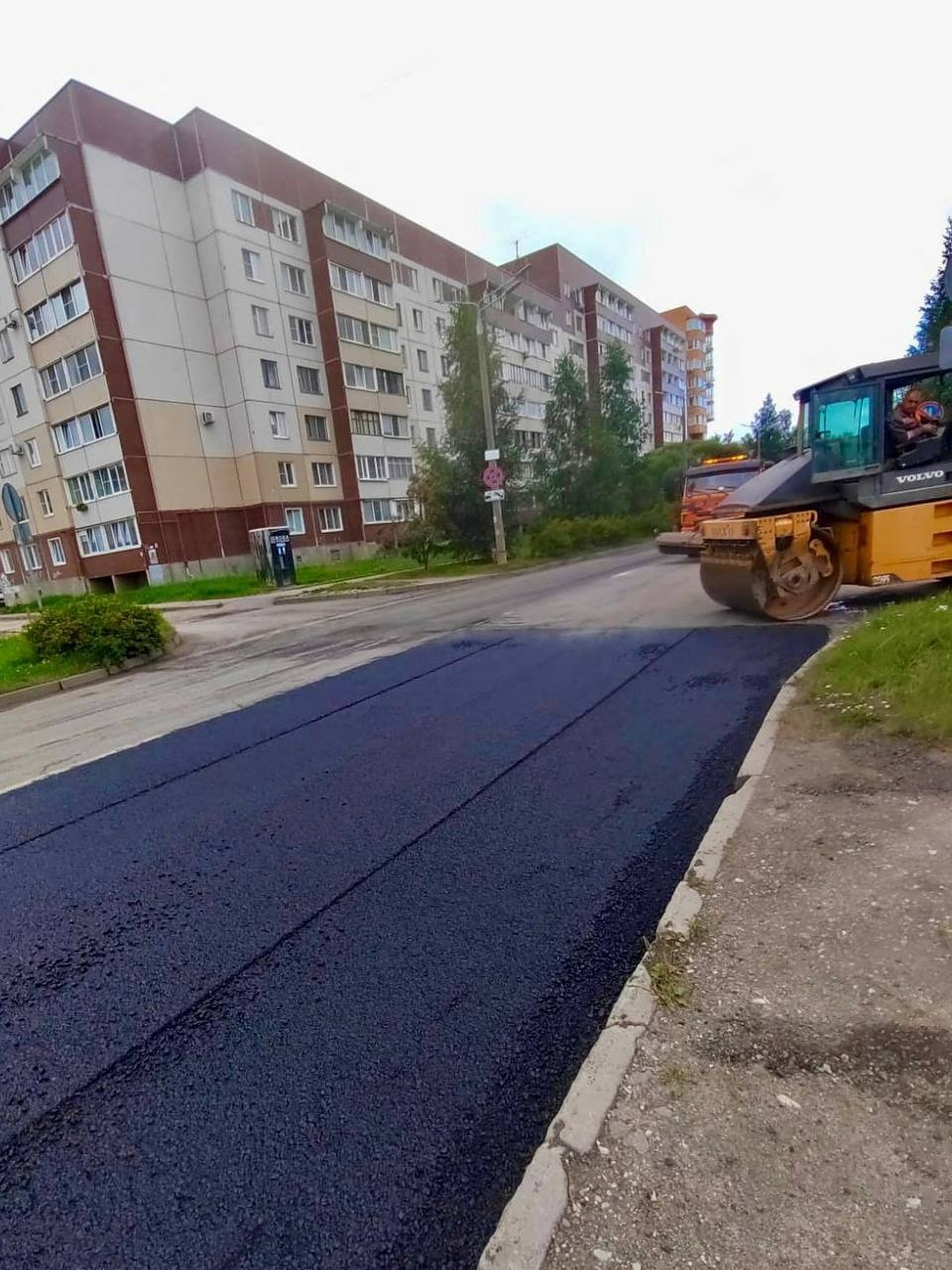 На шести улицах Пскова появился новый асфальт