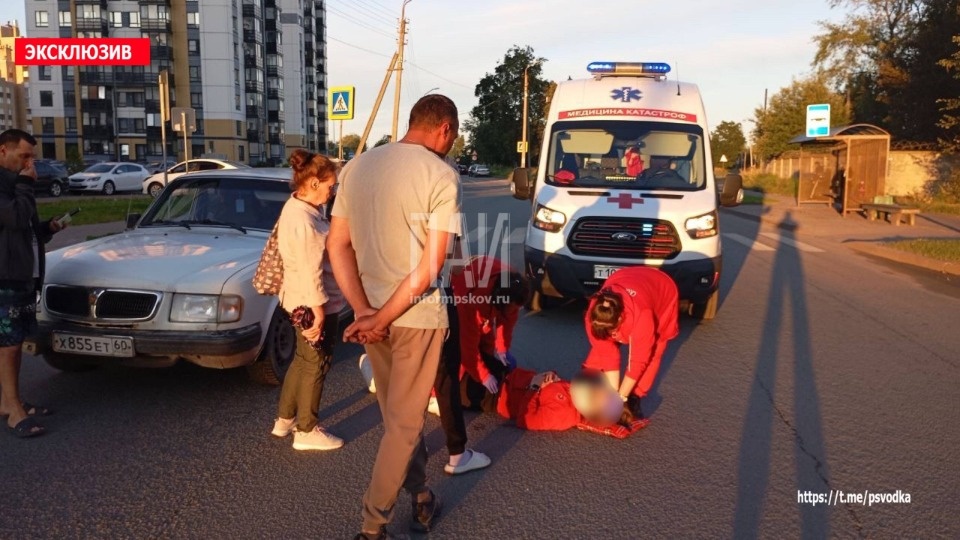 Попавшую под колеса автомобиля девушку госпитализировали в Пскове