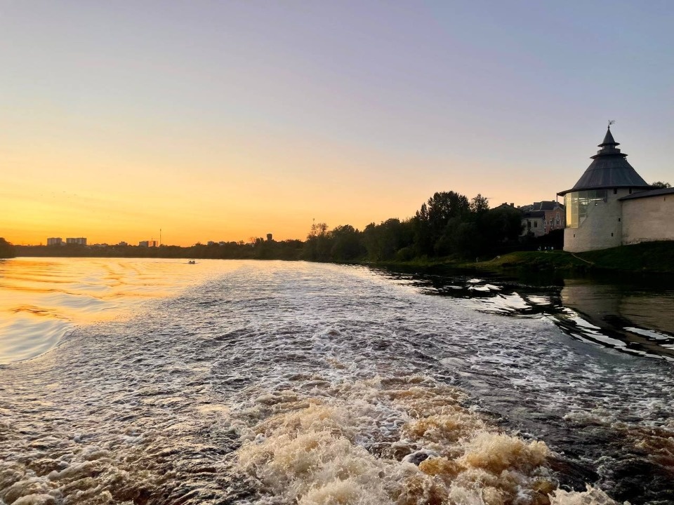 Михаил Ведерников пригласил увидеть Псков с палубы судна «Иния» Михаил Ведерников пригласил увидеть Псков с палубы судна «Иния»