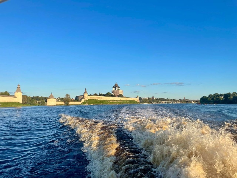 Михаил Ведерников пригласил увидеть Псков с палубы судна «Иния» Михаил Ведерников пригласил увидеть Псков с палубы судна «Иния»