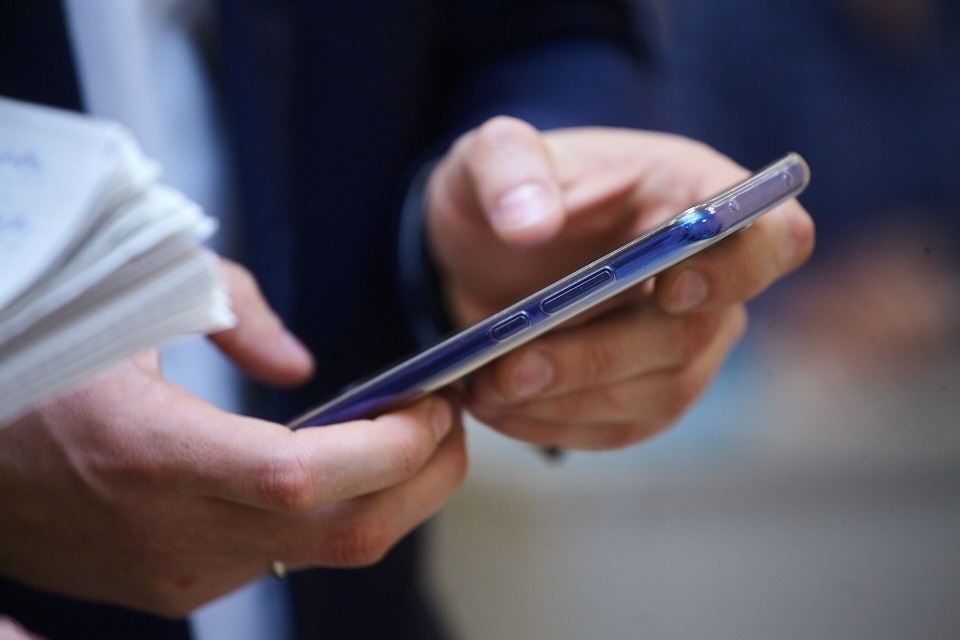 Мошенник из Дновского района отправил покупателю вместо обещанного iPhone перчатки и металлическую проушину Мошенник из Дновского района отправил покупателю вместо обещанного iPhone перчатки и металлическую проушину