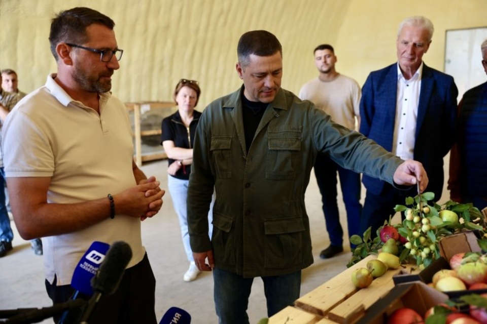Современное хранилище яблок благодаря грантовой поддержке Псковской области открыл себежский фермер
