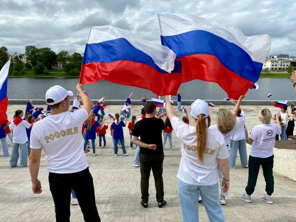 Глава Пскова: Российский триколор – знамя наших славных предков