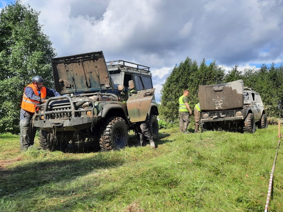 Гонки внедорожников прошли в Новоржевском районе