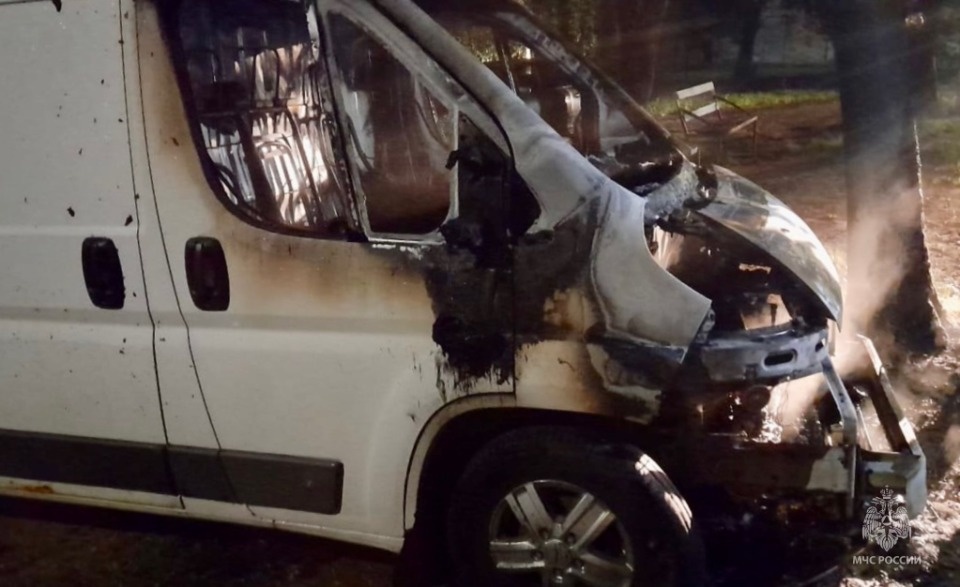 Мужчина погиб на пожаре в многоквартирном доме в Пскове