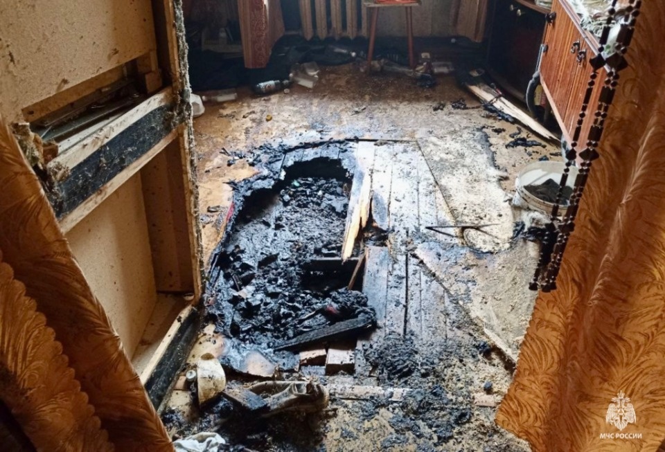 Мужчина погиб на пожаре в многоквартирном доме в Пскове