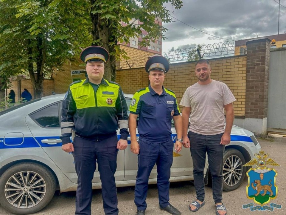 Таксист помог великолукским полицейским пресечь попытку обмана пенсионерки на 2,5 млн рублей Таксист помог великолукским полицейским пресечь попытку обмана пенсионерки на 2,5 млн рублей